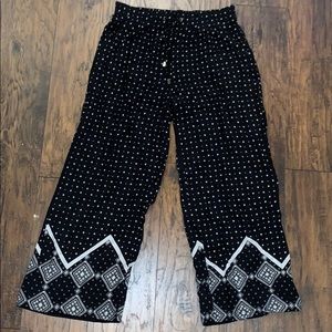 Black and white patterned palazzo pant